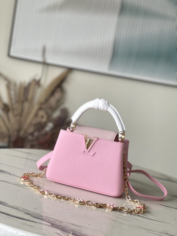 Louis Vuitton Capucines Handbag - Pink