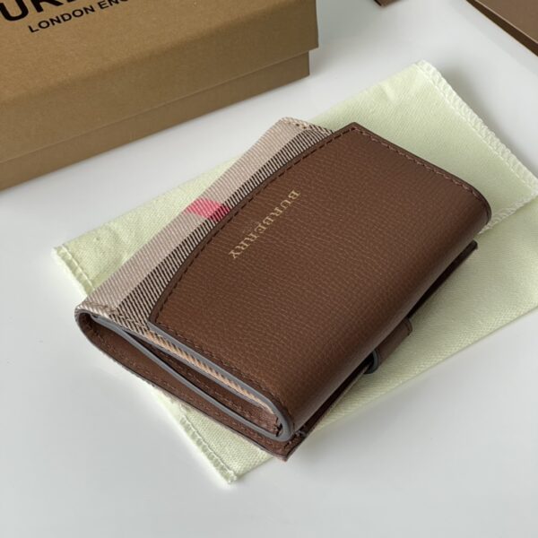 Burberry House Check Pattern Short Wallet - Brown - Image 3