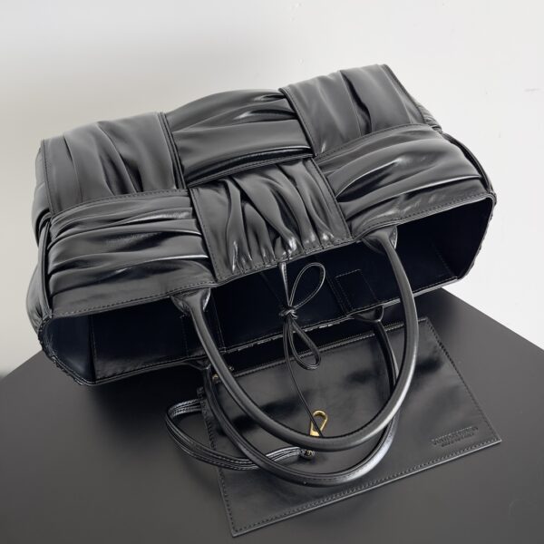 Bottega Veneta New Tote Bag - Black - Image 3